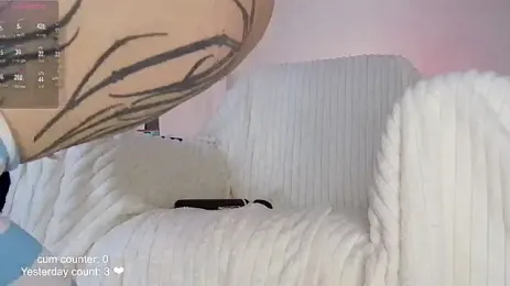 Laurainlove webcam model stream image
