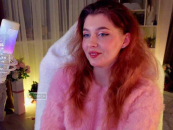 HoneyCherry webcam model stream image