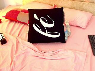 Scarlet Dash webcam model stream image