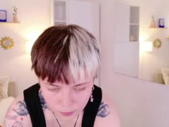 kamakur_a webcam model stream image