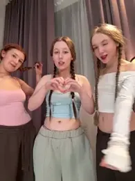 FroggyAnna webcam stripchat model stream image