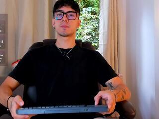 Etham Wolf webcam flirt4free model stream image