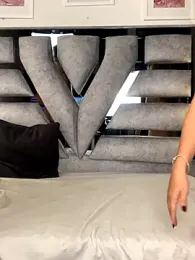 valery_and_Dani_ webcam model stream image