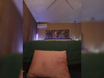 -Lili webcam model stream image