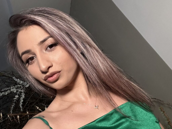 SerayaRose webcam model stream image