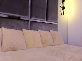 katheavy webcam model stream image