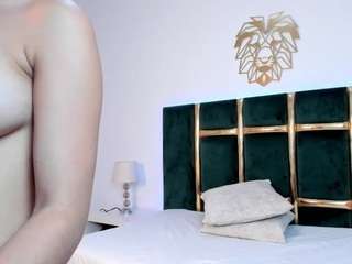 emily-loppez webcam model stream image