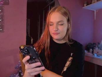 CarolineLovers webcam model stream image