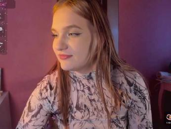 CarolineLovers webcam model stream image