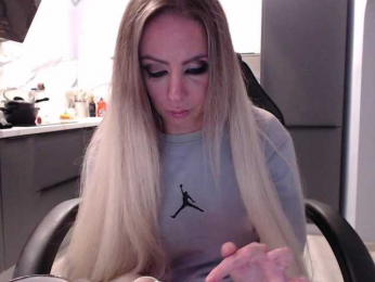 blondalina webcam bongacams model stream image