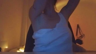 Larafoxok webcam cam4 model stream image