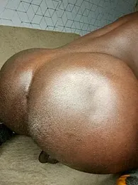 lucavaro001 webcam model stream image