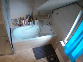 voyeurcam-julmodels-bath-2nd-1 webcam model stream image