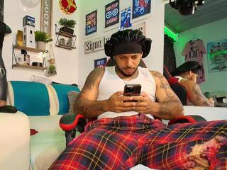 Leenar Key webcam model stream image