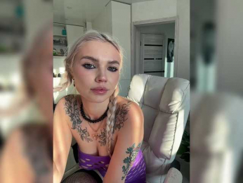 EmmaGoodGirl webcam model stream image