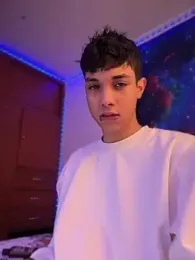 RoughDiamond_ webcam model stream image