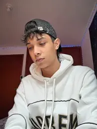 RoughDiamond_ webcam model stream image