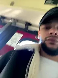 Lionayowe webcam model stream image