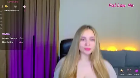 LightKisss webcam model stream image