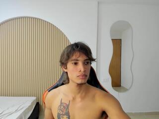 Kenshi Roa webcam model stream image