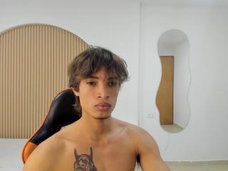 Kenshi Roa webcam model stream image