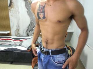 Kenshi Roa webcam model stream image