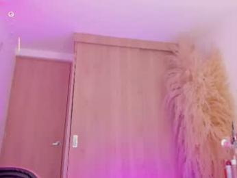 mia_yourmommy webcam model stream image