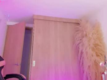 mia_yourmommy webcam model stream image