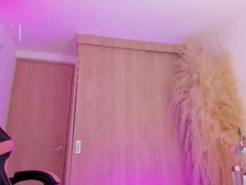 mia_yourmommy webcam model stream image