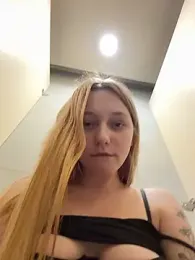 Bambi_Baby webcam model stream image
