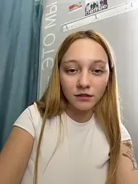 Bambi_Baby webcam stripchat model stream image
