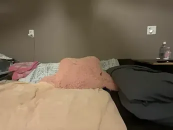 1Lustfully_yours webcam model stream image