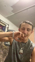 DDROPPA webcam model stream image