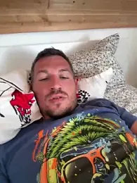 ModelJJ webcam model stream image