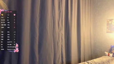 HeeEstell webcam model stream image