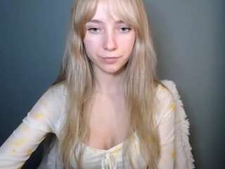 lucialittle webcam model stream image