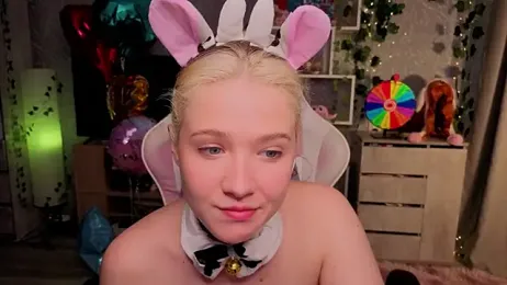 luna_cross webcam model stream image