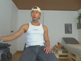 Archy Gold webcam model stream image
