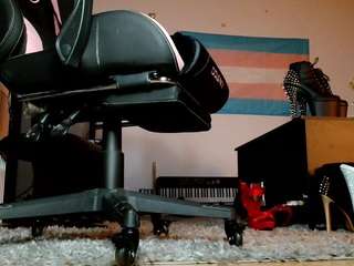 yikuwu webcam model stream image