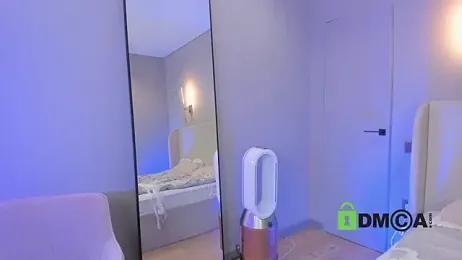 Wallflowerr webcam model stream image