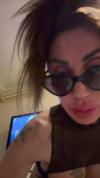 Nina_hotperform webcam model stream image