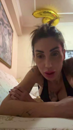 Nina_hotperform webcam model stream image