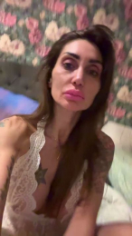 Nina_hotperform webcam model stream image