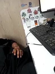 Hamzahk webcam model stream image