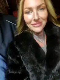 TravelMommyBlair webcam model stream image