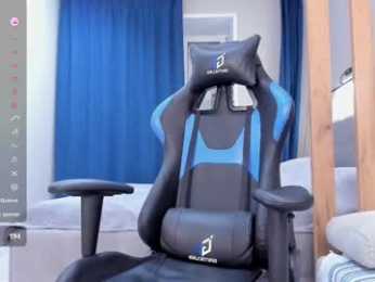 hentailove19 webcam model stream image