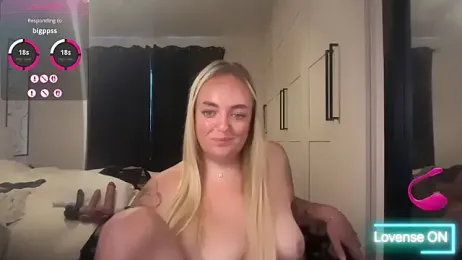 CurvyWetWife webcam model stream image