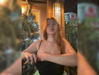 delyannicole webcam model stream image