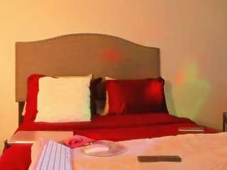 yiaunaniree webcam model stream image