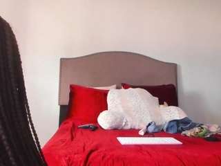 yiaunaniree webcam model stream image